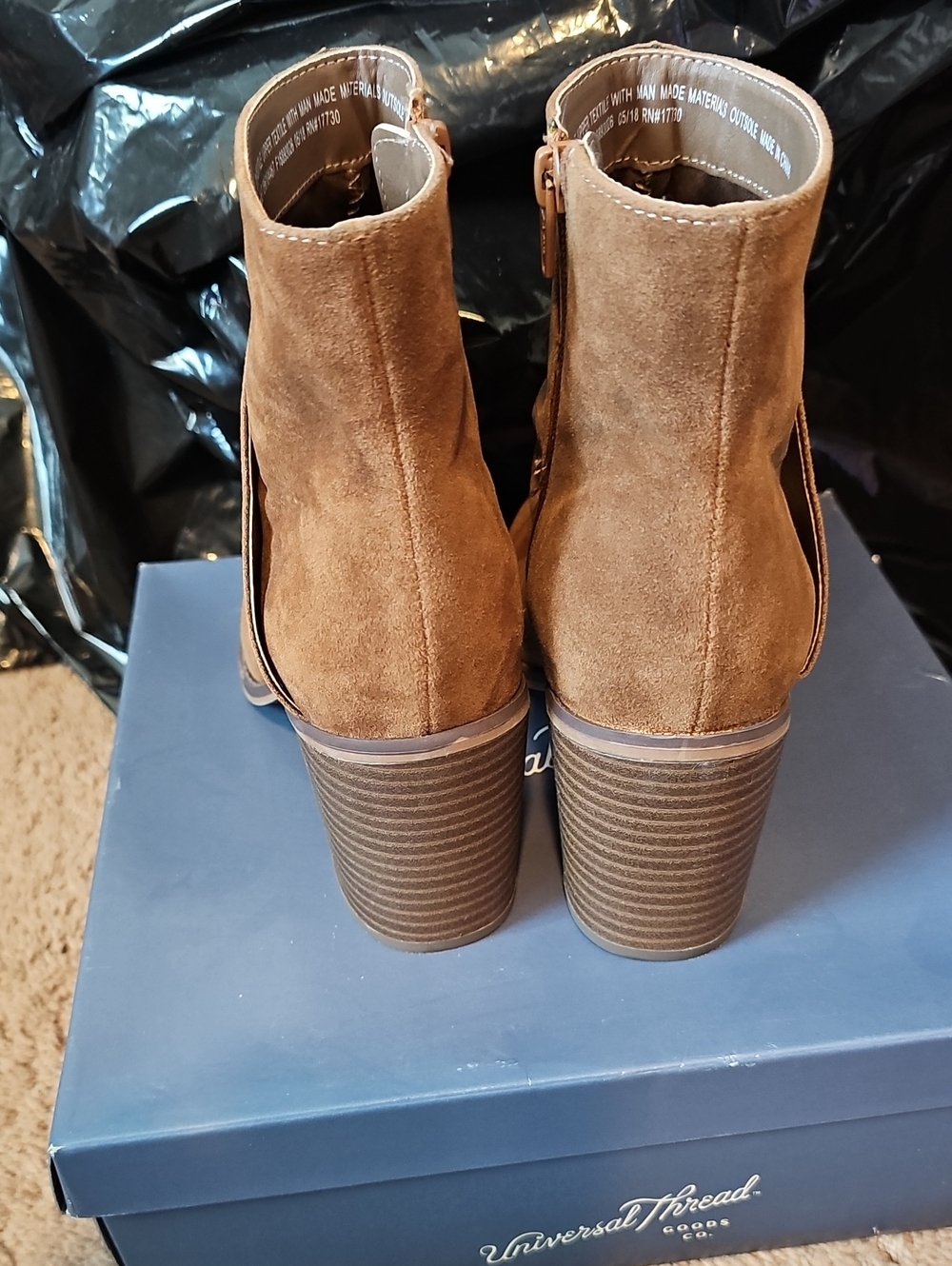 Universal Thread Booties - Picture 3 of 4